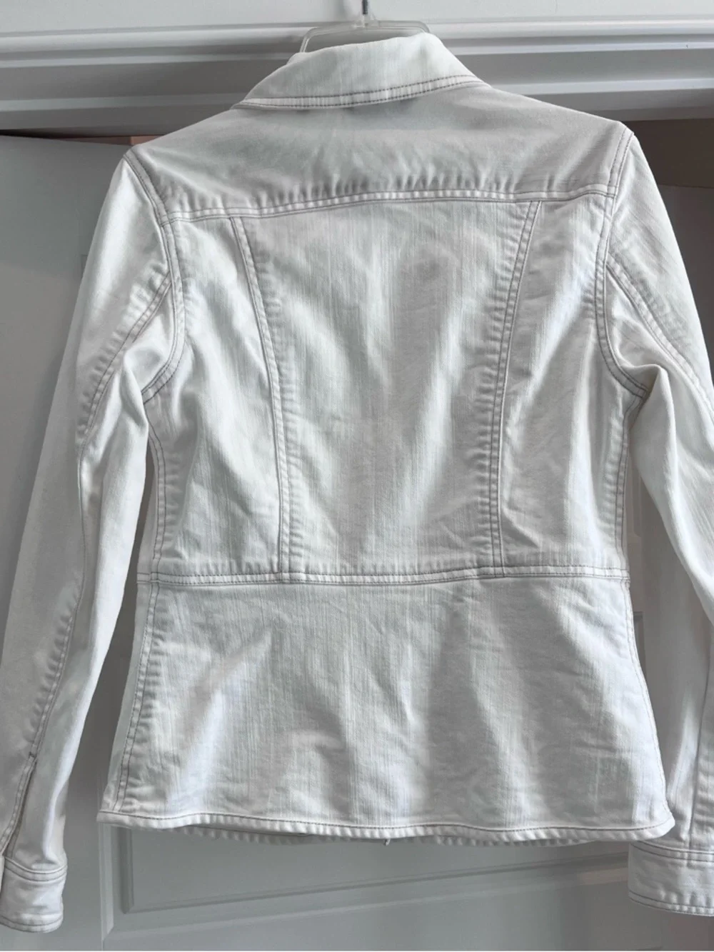 Tommy Bahama White Denim Shaped Jacket runs small - Picture 2 of 9